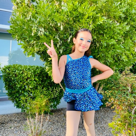 Blue sequence leotard - Picture 2 of 5